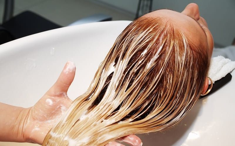Do you bleach hair wet or dry? Complete guide
